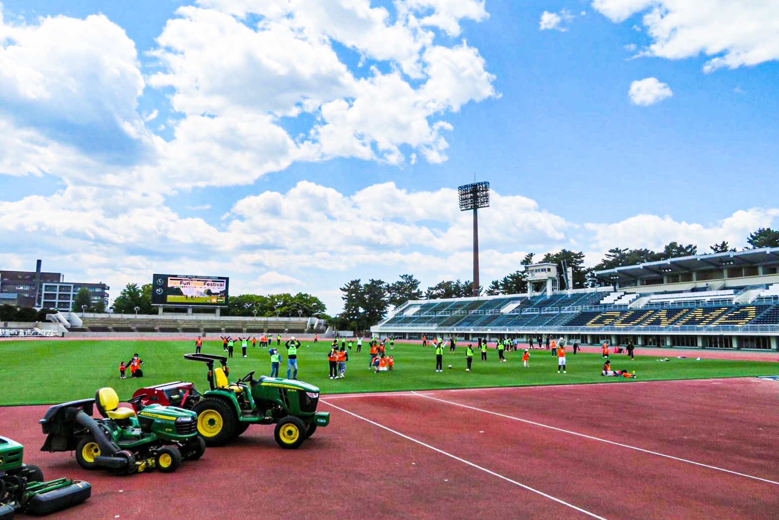 正田醤油スタジアム群馬の天然芝を特別開放！～自分でつくるサッカーボールで思いっきり遊ぼう！～