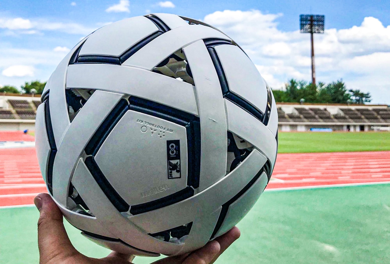 正田醤油スタジアム群馬の天然芝を特別開放！～自分でつくるサッカーボールで思いっきり遊ぼう！～